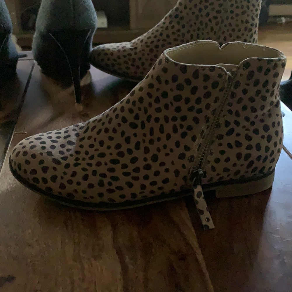Girls shoes size 4